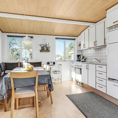 2 Bedroom Beautiful In Дом отдыха