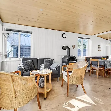 Дом отдыха 2 Bedroom Beautiful In