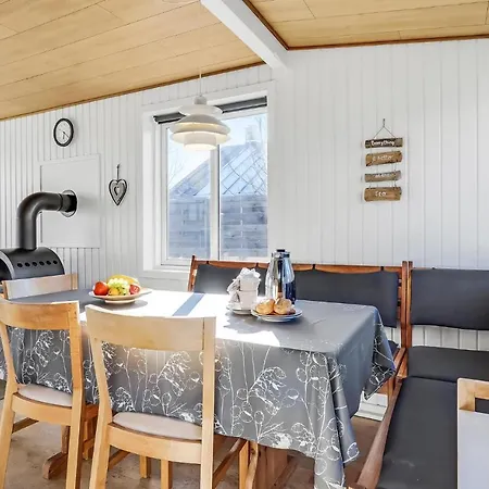 2 Bedroom Beautiful In Дом отдыха