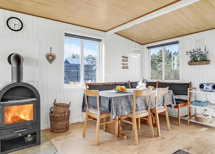 Дом отдыха 2 Bedroom Beautiful In