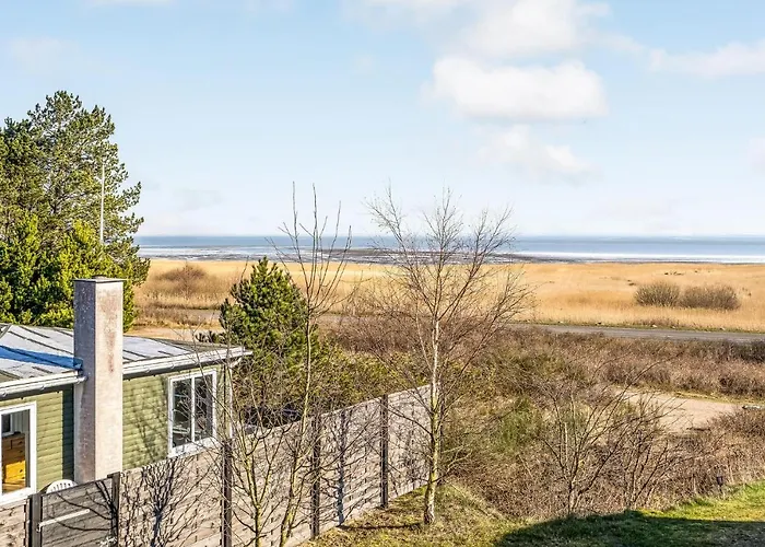 2 Bedroom Beautiful In Дом отдыха *