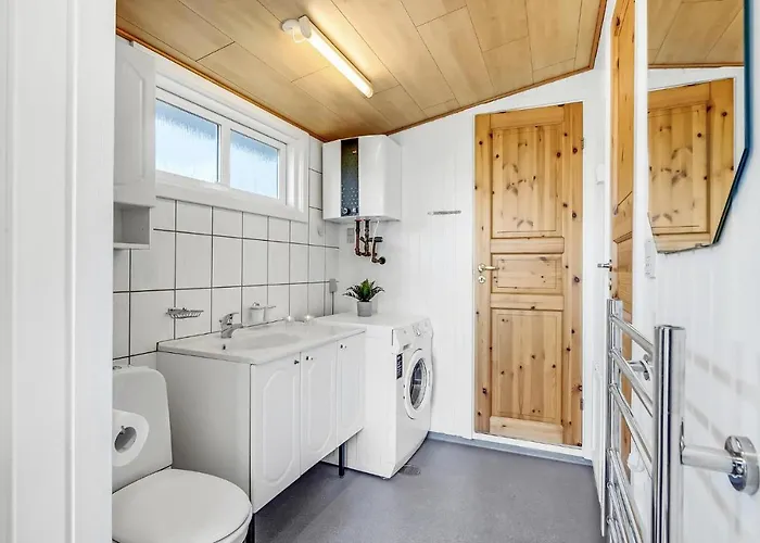 2 Bedroom Beautiful In Дом отдыха *